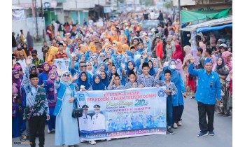 KELUARGA BESAR SMPN 7 IT DOMPU MENGIKUTI PAWAI BUDAYA