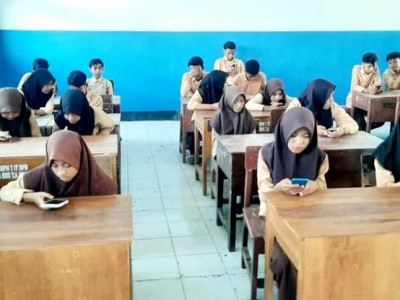 Simulasi ujian sekolah menggunakan Android