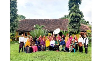 KELUARGA BESAR SMPN 7 IT DOMPU MENGUCAPKAN SELAMAT HARI JADI KE-208 KABUPATEN DOMPU 